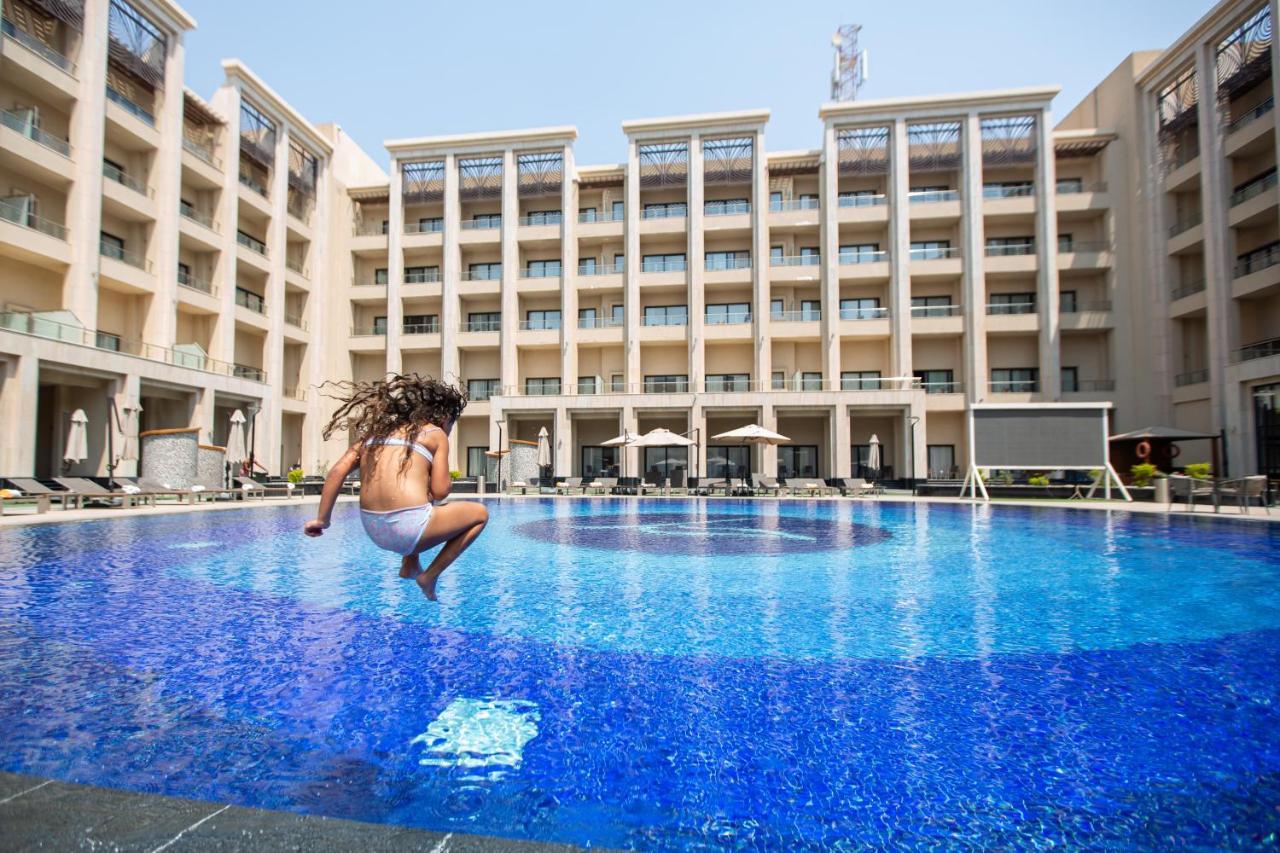 Triumph Luxury Hotel Каир Экстерьер фото The swimming pool at the hotel