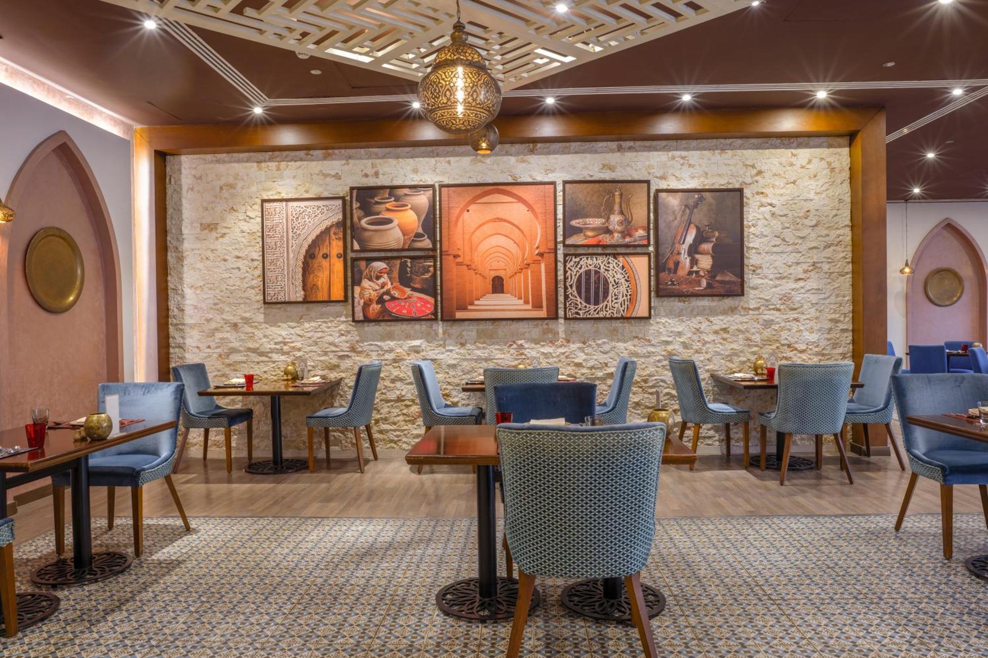 Triumph Luxury Hotel Каир Экстерьер фото The interior of a restaurant in the Emirates