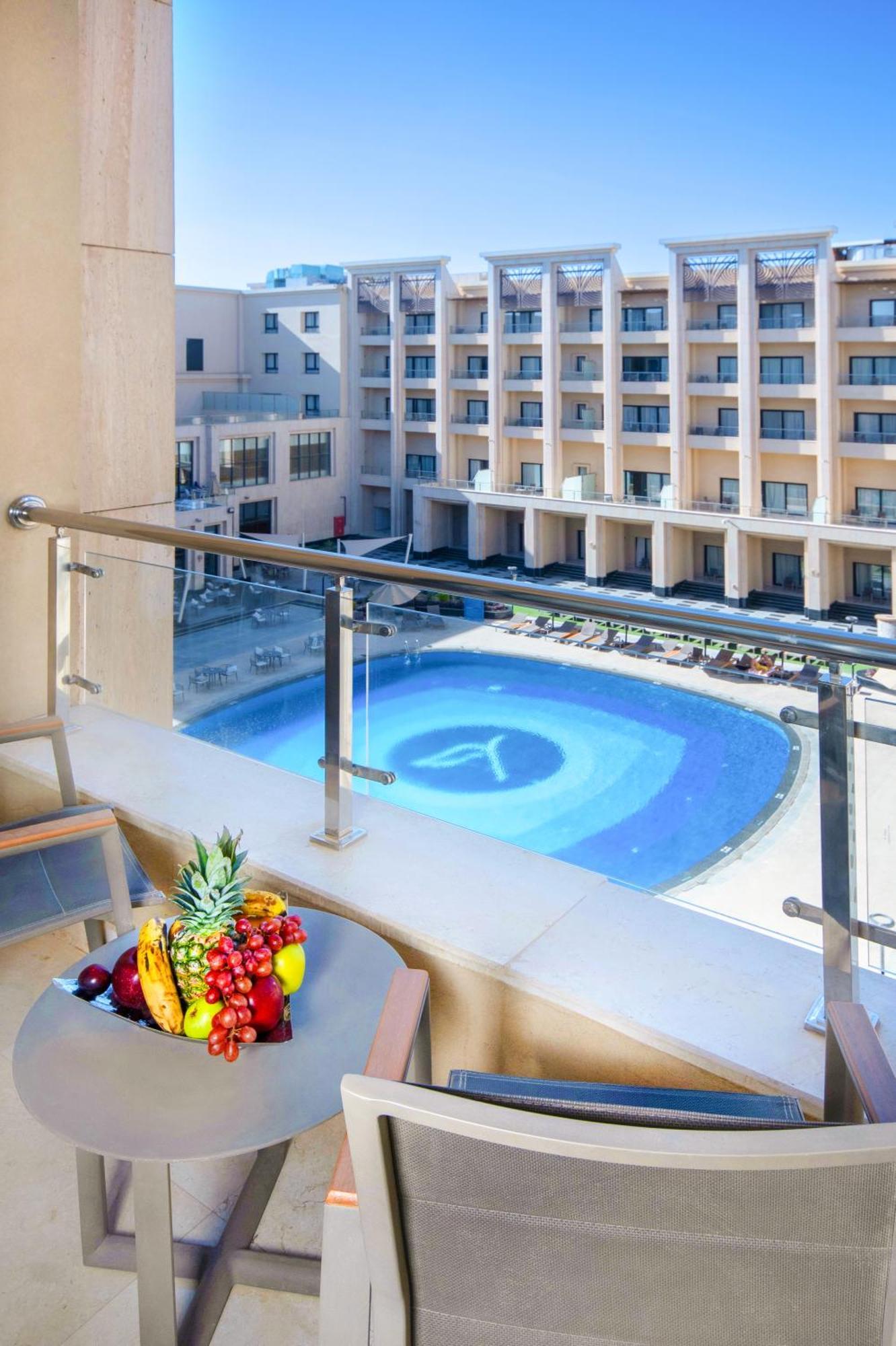 Triumph Luxury Hotel Каир Экстерьер фото The pool at the hotel